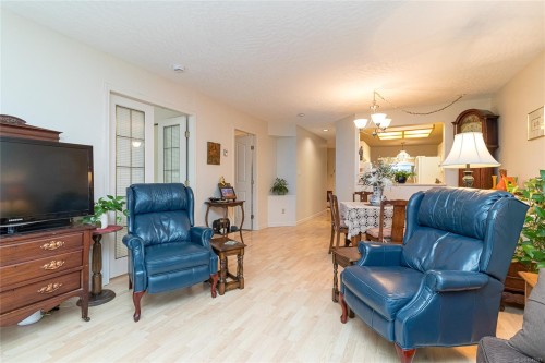 #302-2311 Mills Rd, Sidney, BC - Indoor Photo Showing Living Room