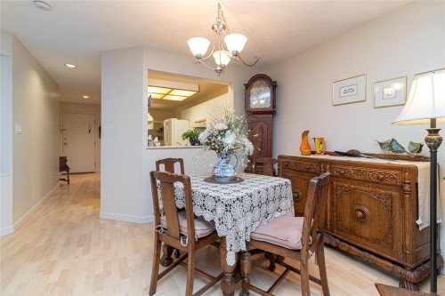 #302-2311 Mills Rd, Sidney, BC - Indoor Photo Showing Dining Room