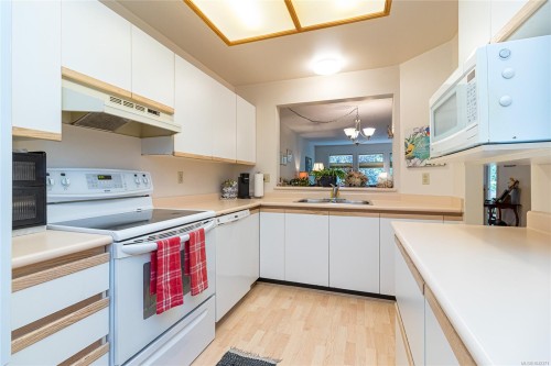#302-2311 Mills Rd, Sidney, BC - Indoor Photo Showing Kitchen