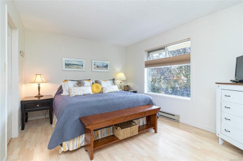 #302-2311 Mills Rd, Sidney, BC - Indoor Photo Showing Bedroom