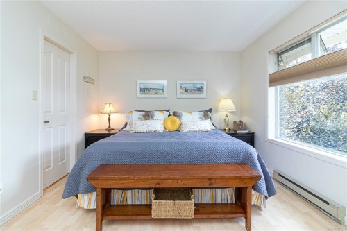 #302-2311 Mills Rd, Sidney, BC - Indoor Photo Showing Bedroom
