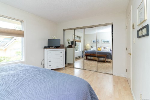 #302-2311 Mills Rd, Sidney, BC - Indoor Photo Showing Bedroom
