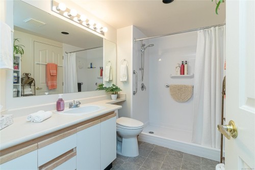 #302-2311 Mills Rd, Sidney, BC - Indoor Photo Showing Bathroom