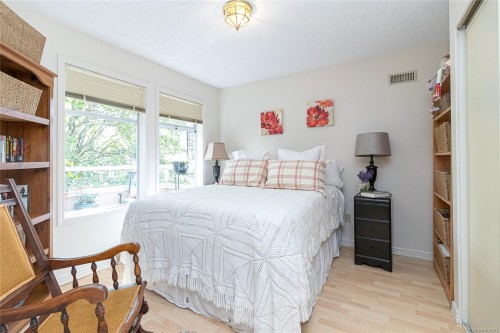 #302-2311 Mills Rd, Sidney, BC - Indoor Photo Showing Bedroom