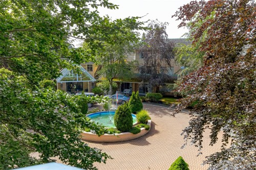 #302-2311 Mills Rd, Sidney, BC - Outdoor