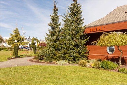 #302-2311 Mills Rd, Sidney, BC - Outdoor