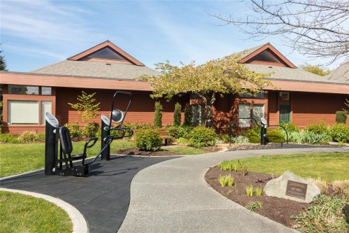 #302-2311 Mills Rd, Sidney, BC - Outdoor