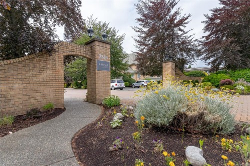 #302-2311 Mills Rd, Sidney, BC - Outdoor