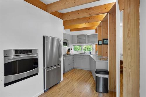 2 Hazel Ave, Matlock, MB 