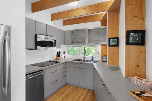 2 Hazel Ave, Matlock, MB 