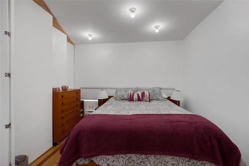 2 Hazel Ave, Matlock, MB 