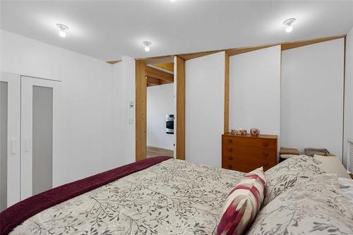 2 Hazel Ave, Matlock, MB 