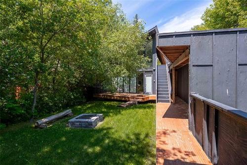 2 Hazel Ave, Matlock, MB 