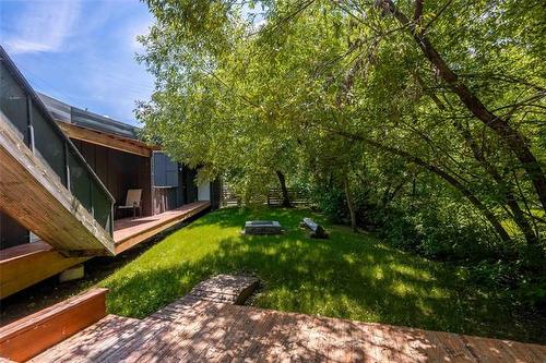 2 Hazel Ave, Matlock, MB 