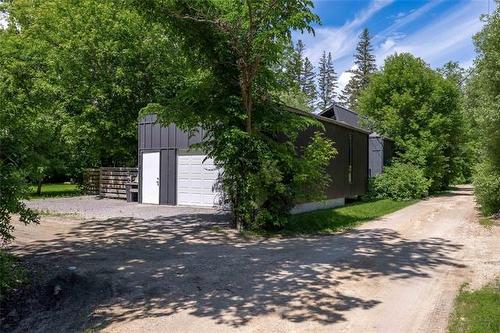 2 Hazel Ave, Matlock, MB 