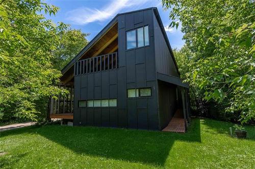 2 Hazel Ave, Matlock, MB 