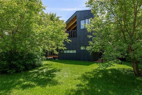 2 Hazel Ave, Matlock, MB 