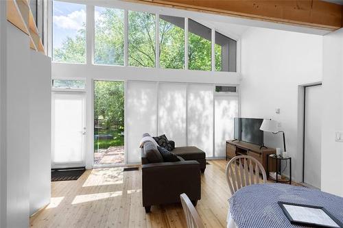 2 Hazel Ave, Matlock, MB 