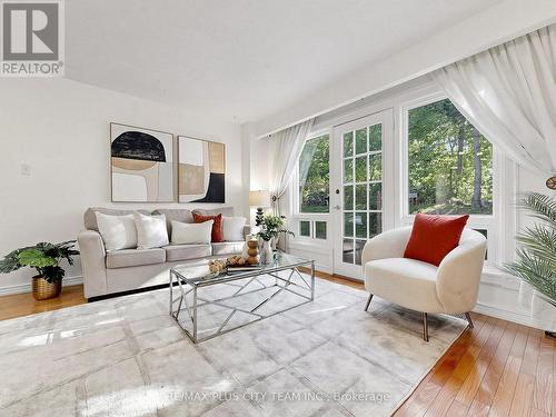60 Tangle Briar Way, Toronto, ON - Indoor Photo Showing Living Room