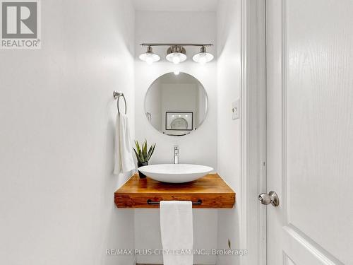60 Tangle Briar Way, Toronto, ON - Indoor Photo Showing Bathroom