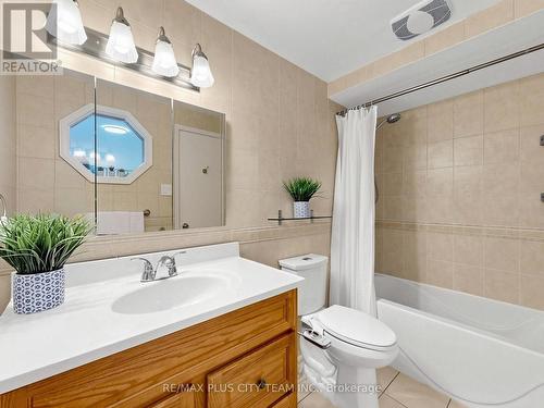 60 Tangle Briar Way, Toronto, ON - Indoor Photo Showing Bathroom