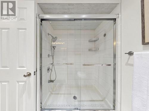 60 Tangle Briar Way, Toronto, ON - Indoor Photo Showing Bathroom