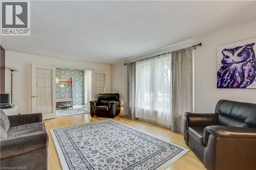 4542 Avenue Road, London, ON - Indoor Photo Showing Living Room