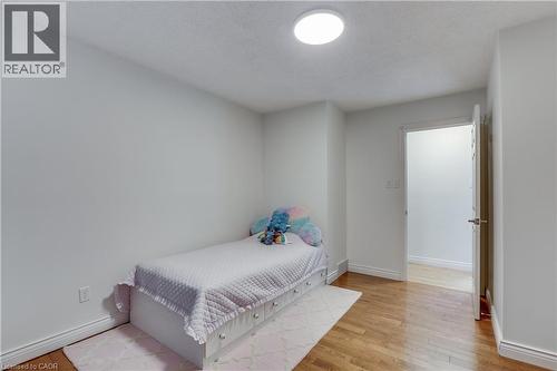 4542 Avenue Road, London, ON - Indoor Photo Showing Bedroom