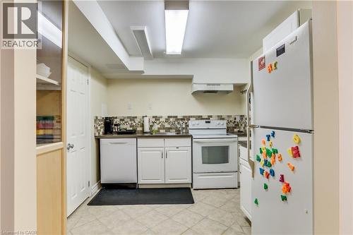 4542 Avenue Road, London, ON - Indoor Photo Showing Kitchen