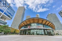 4006 - 5 BUTTERMILL AVENUE Vaughan, ON L4K 0J5