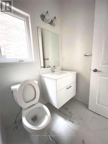 33 Macpherson Street, Whitby, ON 