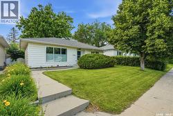 2118 Clarence AVENUE S  Saskatoon, SK S7J 1L5