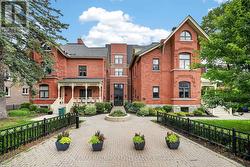 101 - 419 LAURIER AVENUE E  Ottawa, ON K1N 6R4