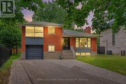 14 MOSSFORD COURT Toronto, ON M9B 5T4