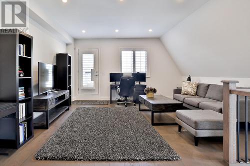 6 Iroquois Avenue, Mississauga, ON 