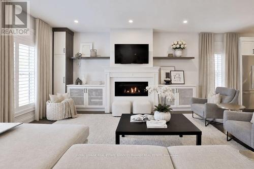 6 Iroquois Avenue, Mississauga, ON - Indoor Photo Showing Living Room With Fireplace