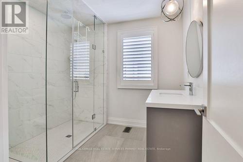 6 Iroquois Avenue, Mississauga, ON - Indoor Photo Showing Bathroom