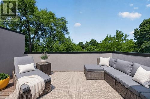 6 Iroquois Avenue, Mississauga, ON - Outdoor