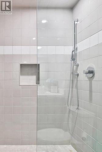 6 Iroquois Avenue, Mississauga, ON - Indoor Photo Showing Bathroom