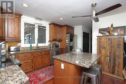 Island with breakfast bar - 
