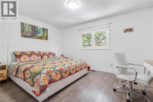 Bedroom with wood finished floors, a textured ceiling, and a desk - 1118 Avondale Drive, Oakville, ON 