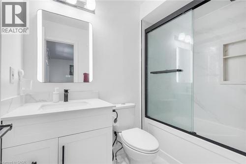 Bathroom with shower / bath combination with glass door and vanity - 1118 Avondale Drive, Oakville, ON 