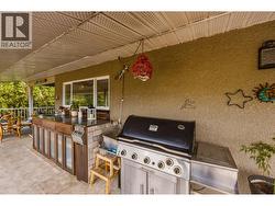 Outdoor entertaining is a breeze. - 