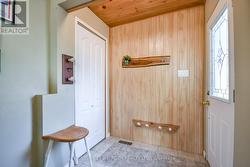 Bright foyer - 
