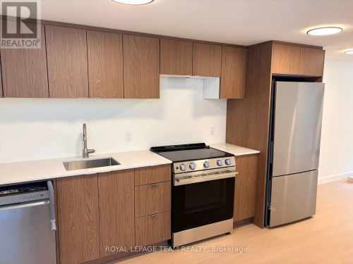 247A BRADFORD STREET , Ottawa, Ontario K2B 5Z5 4