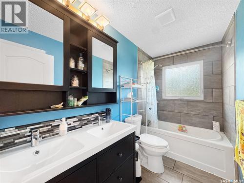 322 35Th Street, Battleford, SK - Indoor Photo Showing Bathroom