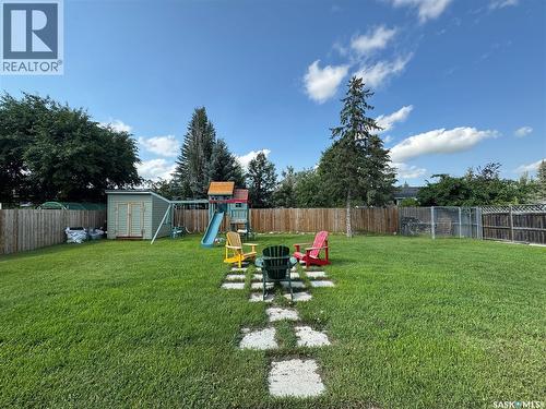 322 35Th Street, Battleford, SK - Outdoor With Backyard
