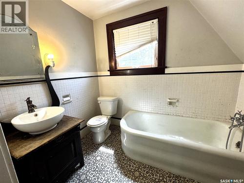 215 7Th Avenue E, Shaunavon, SK 