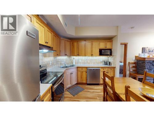 701 14A Crescent Unit# 213 I, Invermere, BC - Indoor Photo Showing Kitchen With Double Sink