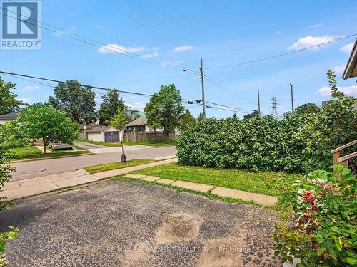 52 Stapleton Avenue N, Hamilton, ON 